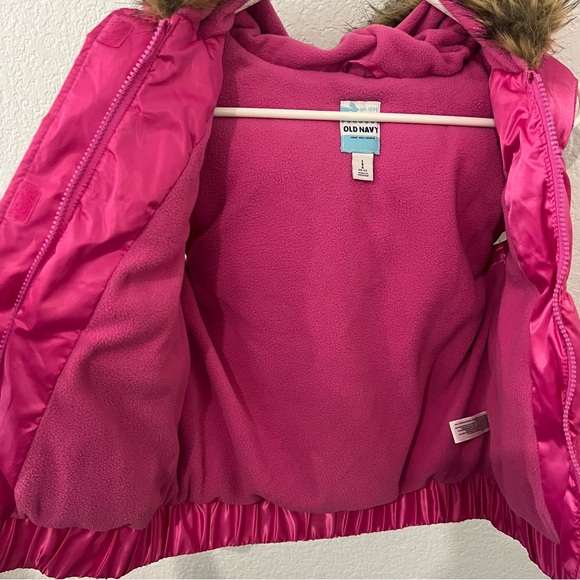 Kids Old Navy puffer vest - Picture 9 of 11